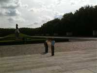 Scene bij Russisch Monument.jpg